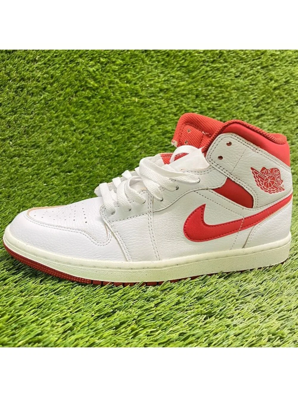 Nike Air Jordan 1 Mid SE Lobster Mens Size 9.5 White Basketball Shoes Sneakers